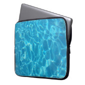Kristallklarer Himmelblauer Poolwasser Laptopschutzhülle (Vorderseite Links)