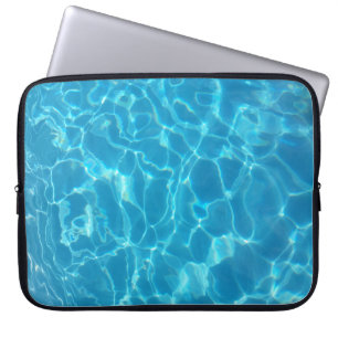 Kristallklarer Himmelblauer Poolwasser Laptopschutzhülle