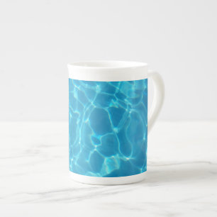 Kristallklarer Himmelblauer Poolwasser Porzellantasse