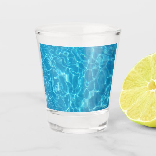 Kristallklarer Himmelblauer Poolwasser Schnapsglas (Vorderseite)