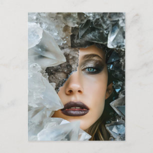 Kristallmaske Frau mit Mineralkristallen Feiertagspostkarte