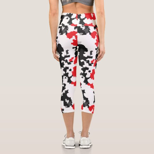 Kristallrotes Schwarzweiß-Weiß-Abstraktes Muster Capri Leggings (Rückseite)