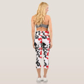 Kristallrotes Schwarzweiß-Weiß-Abstraktes Muster Capri Leggings (Rückseite)