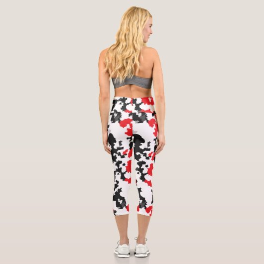 Kristallrotes Schwarzweiß-Weiß-Abstraktes Muster Capri Leggings (Rückseite)