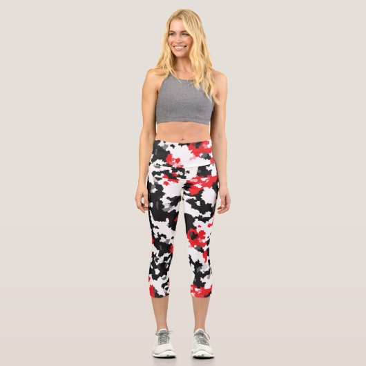 Kristallrotes Schwarzweiß-Weiß-Abstraktes Muster Capri Leggings (Vorderseite)