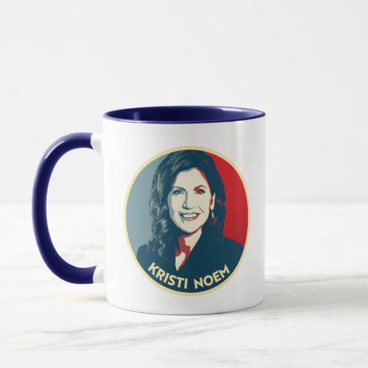 KRISTI NOEM Propaganda Abzeichen Tasse (Links)
