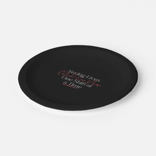 Kritische Pflegekraft Pappteller (Schrägansicht)