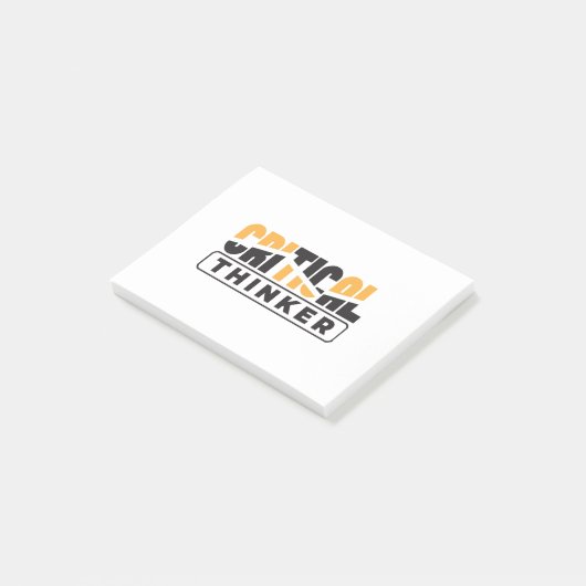 Kritischer Denker denkt selbst Post-it Klebezettel (angewinkelt)