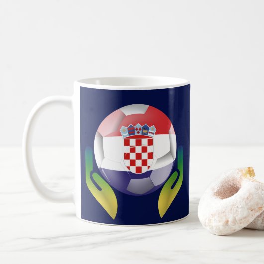 Kroatien Fußball in geschützten Händen Kaffeetasse (Mit Donut)