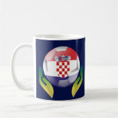 Kroatien Fußball in geschützten Händen Kaffeetasse (Links)