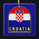 Kroatische Flaggenmarke gestört Vintag Keramikornament<br><div class="desc">Kroatien leidet unter einem Emblem mit der Flagge und dem Wappen.</div>