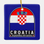 Kroatische Flaggenmarke gestört Vintag Keramikornament<br><div class="desc">Kroatien leidet unter einem Emblem mit der Flagge und dem Wappen.</div>