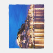 kroatische Stadt Sibenik in der Nacht. Fleecedecke (Vorderseite)