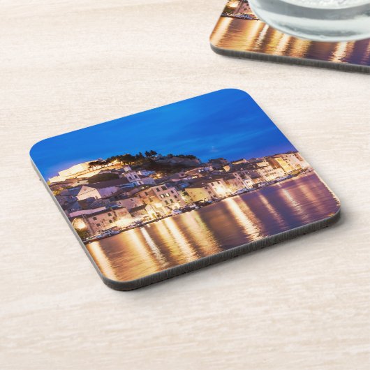 kroatische Stadt Sibenik in der Nacht. Getränkeuntersetzer (Linke Seite)