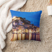 kroatische Stadt Sibenik in der Nacht Kissen (Decke)