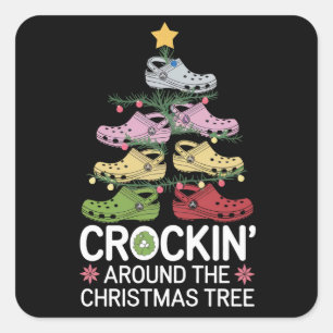 Krokend um den Weihnachtsbaum Quadratischer Aufkleber