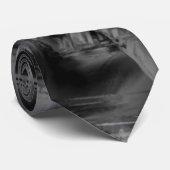 Kronen, dunkelgraue Pinselstriche Krawatte (Gerollt)