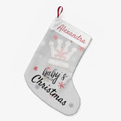 Kronen und rosa Schneeflocken Erste Weihnachten Kleiner Weihnachtsstrumpf (Vorderansicht (hängend))