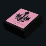 Kronleuchter Pink Black Damask Jubiläum Erinnerungskiste<br><div class="desc">Die Personalisierte Schmuckbox oder die Gedächtnisbox - Elegante Weihnachtsgeschenke zum Geburtstag oder Valentinstag Geschenke zum Hochzeitsfeiern - im Custom Designer für Black Lacquer aufbewahren</div>