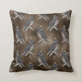 Krönung der Grauwürfel auf Braun Kissen