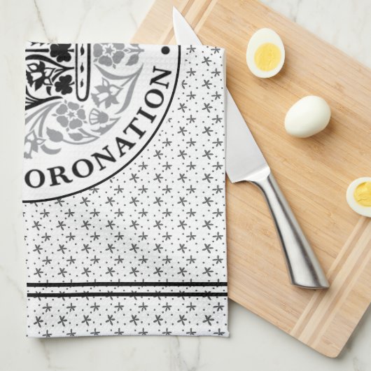 Krönungsemblem des Königs Charles III Geschirrtuch (Viertel Falte)