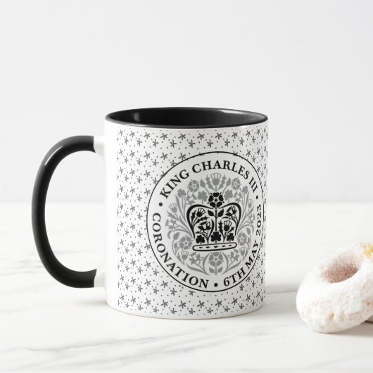 Krönungsemblem des Königs Charles III Tasse (Mit Donut)