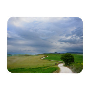 Krümmte Straße in Richtung eines Zielmagnet-Rechte Magnet