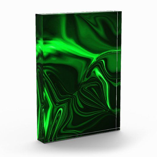 Krümmungen und Falten grün vernickelt in dunklem F Fotoblock (Links)