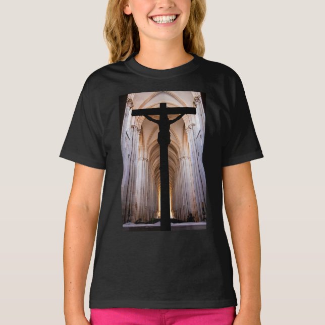 Kruzifix mit Jesus Christus. Gothic Alcobaca Abbey T-Shirt (Vorderseite)
