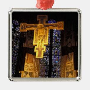 Kruzifix über dem Hochaltar in der Santa Ornament Aus Metall