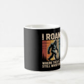 Kryptid Bigfoot Sasquatch Dschungelforscher Tasse (VorderseiteRechts)
