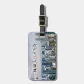 Kuala Lumpur Malaysia Skyline Vintag Souvenir Gepäckanhänger (Vorderseite vertikal)