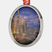 Kuala Lumpur, Petronas Twin Towers Ornament Aus Metall (Links)