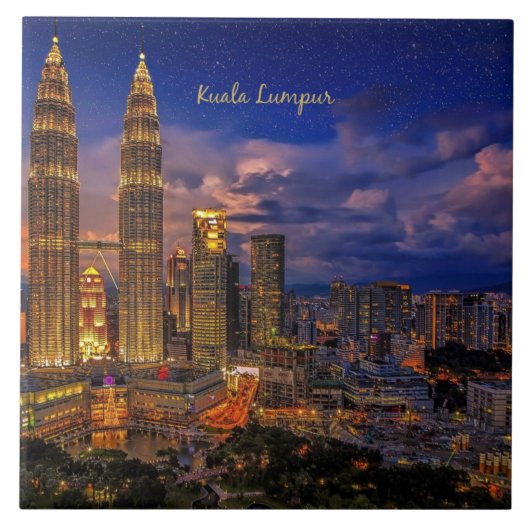 Kuala Lumpur Skyline in der Nacht Fliese (Vorderseite)