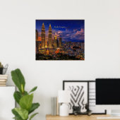 Kuala Lumpur Skyline in der Nacht Poster (Heimbüro)