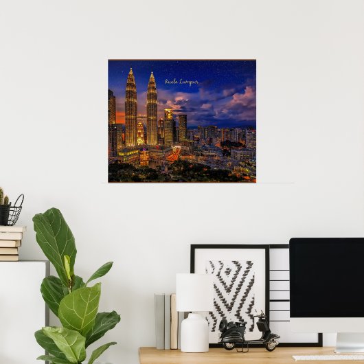 Kuala Lumpur Skyline in der Nacht Poster (Heimbüro)