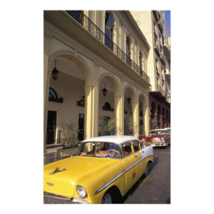 Kuba, Havanna. Farbige Chevys aus den 1950er Jahre Fotodruck