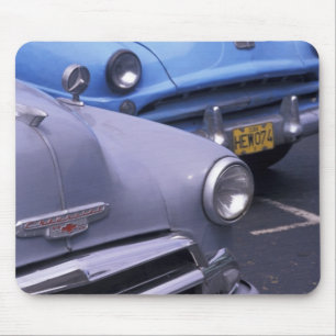 Kuba, Havanna. Klassische Autos aus den 1950er Jah Mousepad