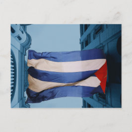 Kubanische Flagge zwischen Gebäude in Havanna, Kub Postkarte