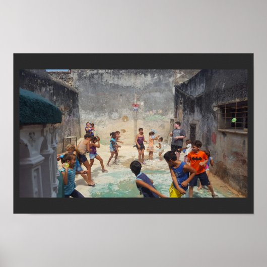 Kubanische Kinder mit Wasserballons Poster (Vorne)