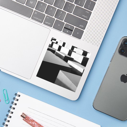 Kuben in Berlin Aufkleber (Laptop mit iPhone)