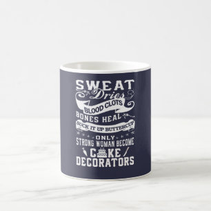 Kuchen-Dekorateur-Frau Kaffeetasse