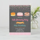 Kuchen, der Party Einladung verziert (Stehend Vorderseite)