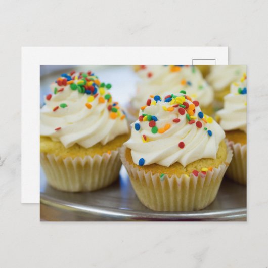 Kuchen mit Sprinklen auf der Postkarte (Vorne/Hinten)