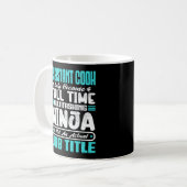 Küchenhilfe Multitasker Job Titel Sous-Chef  Kaffeetasse (Vorderseite Links)