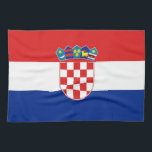 Küchentuch mit Flagge Kroatiens<br><div class="desc">Genießen Sie die Touch des kroatischen Stolzes mit diesem hochwertigen Küchentuch unter kroatischer Flagge! Dieses Küchentuch aus hochwertigen Materialien präsentiert elegant das unverwechselbare Design der kroatischen Flagge - mit drei horizontalen Streifen in Rot, Weiß und Blau. Die lebhaften Farben und die sorgfältige Dekoration machen es zu einer herausragenden Ergänzung Ihrer...</div>