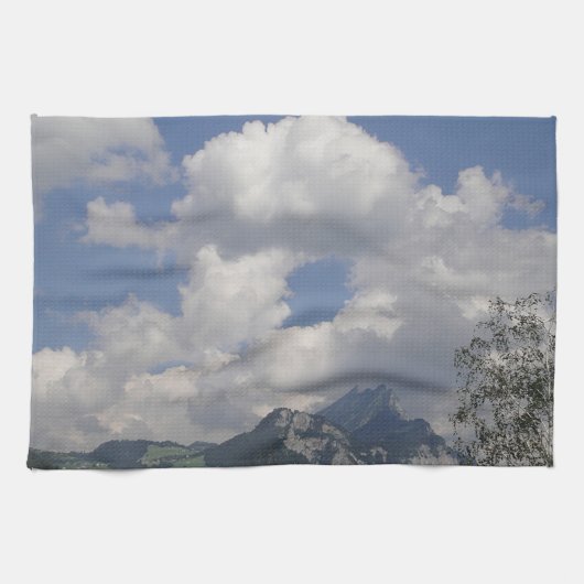 Küchentuch Wolken-Doughnut über Bergen (Horizontal)