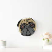 Kudlicher Mops Runde Wanduhr (Zuhause)