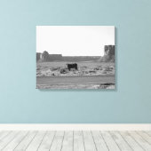 Kuh auf der Seite des Straßentals 16x20 Leinwanddruck (Insitu (Holzboden))