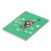 Kuh auf grünen Weiden mit Blume Notizblock (Rotiert)